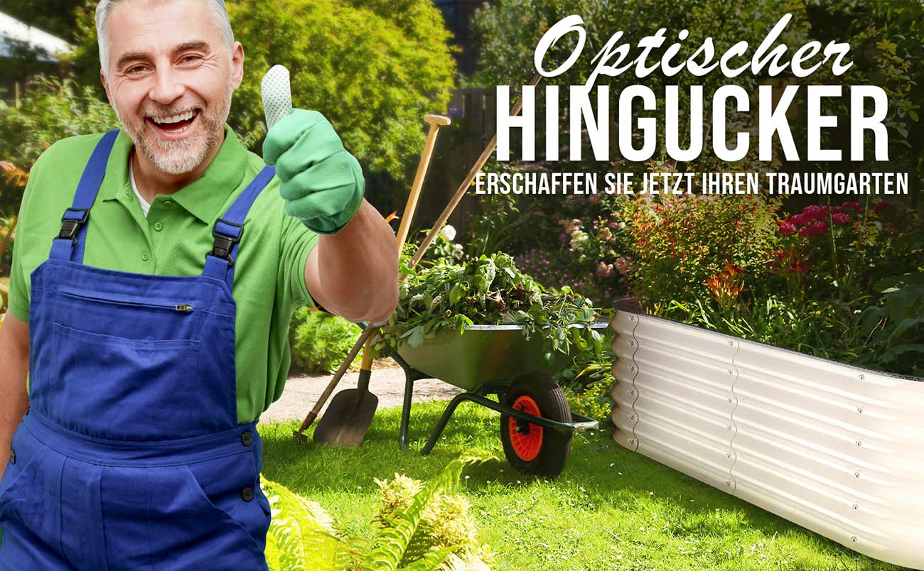 Lächelnder Gärtner in grüner Shirt und blauer Latzhose zeigt einen Daumen nach oben. Im Hintergrund ein Garten mit einer Schubkarre, einem salbeigrünen Metallhochbeet und üppiger Pflanzenwelt. Der Text „Optischer Hingucker – Erschaffen Sie jetzt Ihren Traumgarten“ steht daneben, was die Schönheit und Funktionalität des Hochbeets betont.